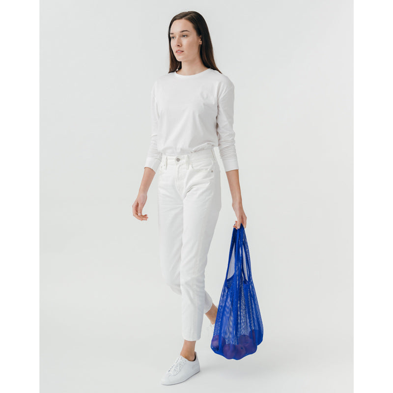Baggu-Cobalt-Blue-Mesh-Reusable-Bag-Lifestyle-1