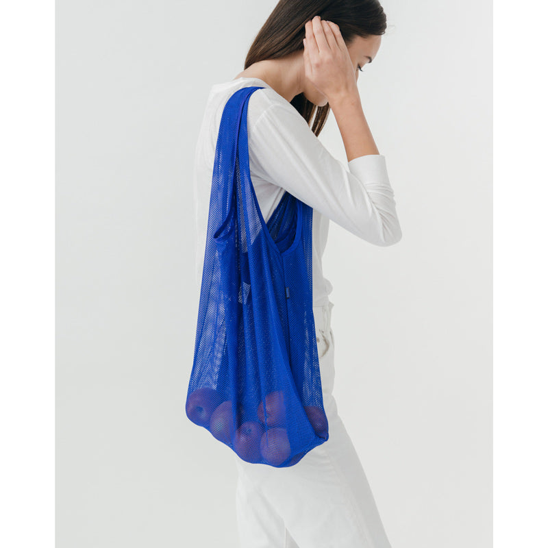 Baggu-Cobalt-Blue-Mesh-Reusable-Bag-Lifestyle-2