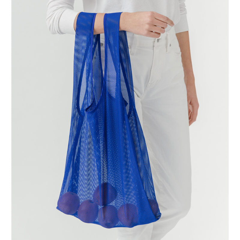 Baggu-Cobalt-Blue-Mesh-Reusable-Bag-Lifestyle-3