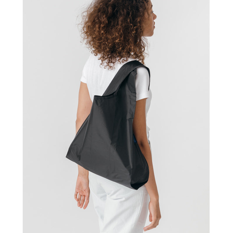 Standard-Baggu-Black-Lifestyle-3