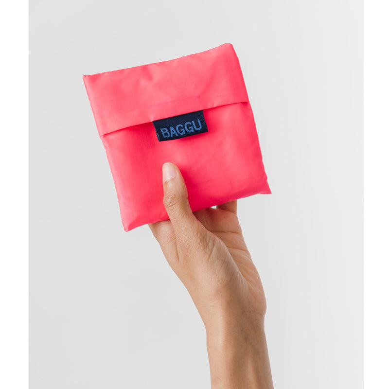 Standard-Baggu-Hot-Pink-Lifestyle-1