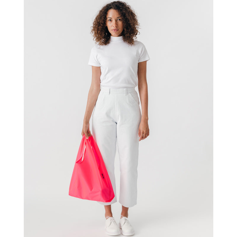 Standard-Baggu-Hot-Pink-Lifestyle-2