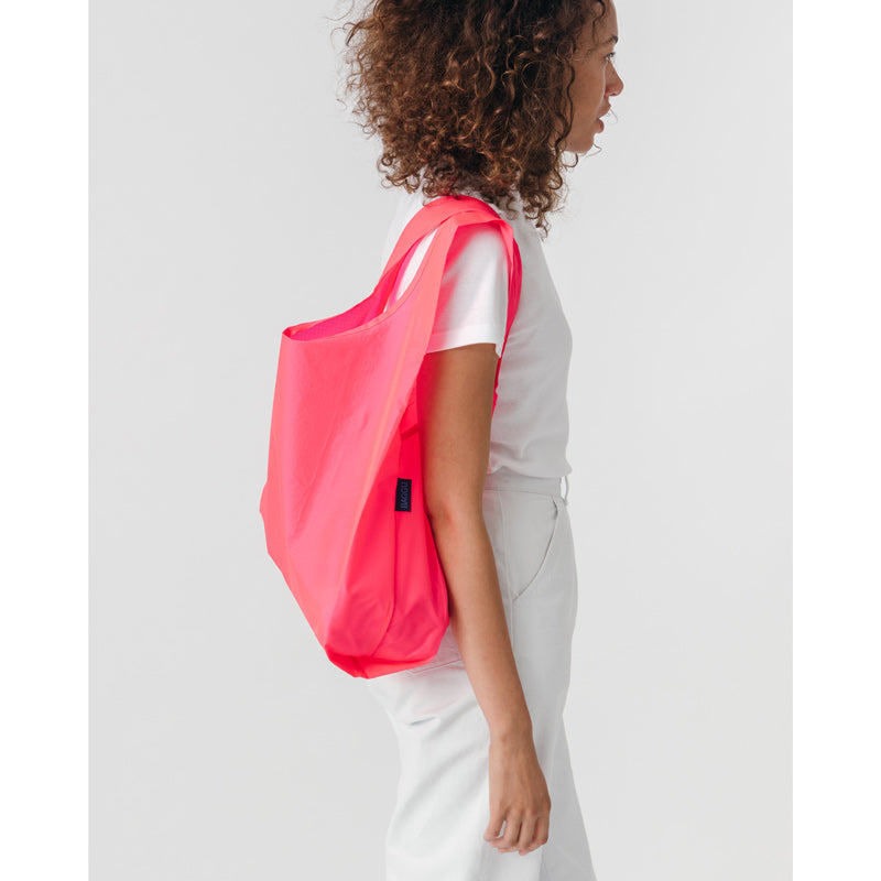 Standard-Baggu-Hot-Pink-Lifestyle-4